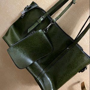 Green faux leather shoulder bag (no brand)